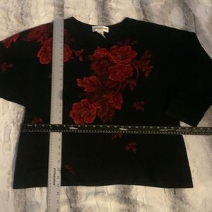 🌹🌹Womens “Cathy Daniels” 1X black sweater with red roses